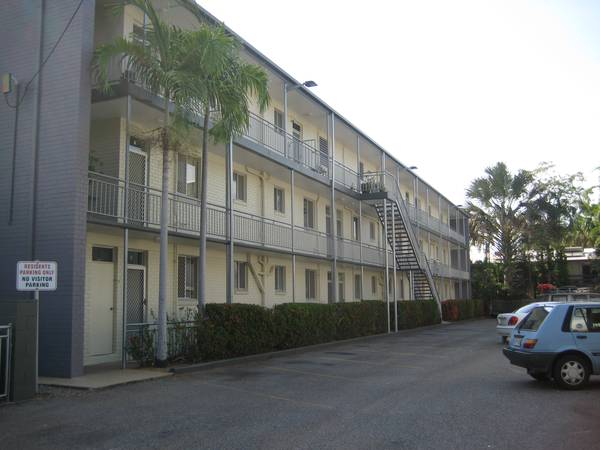 Large 1 bedroom Unit close to foreshore Picture