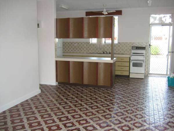 Large 1 bedroom Unit close to foreshore Picture Large 1 bedroom Unit close to foreshore Picture