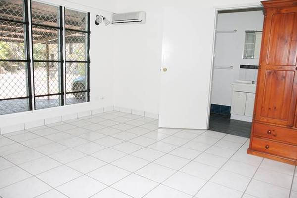 Large Home, Convenient Location Picture 3