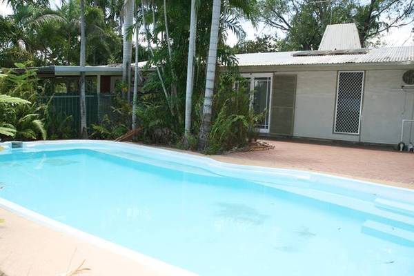 Large Home, Convenient Location Picture 1