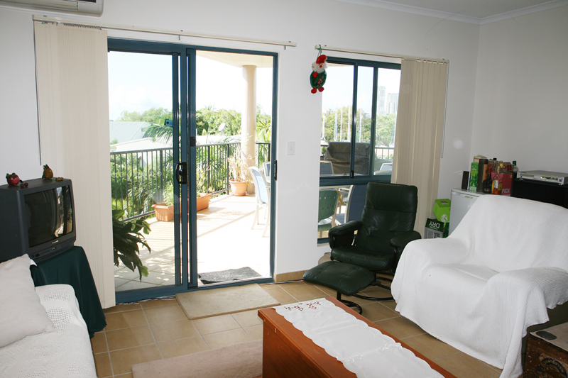 Stylish Apartment on City's edge Picture 3