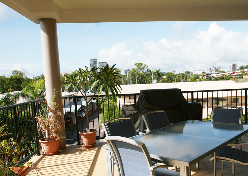 Stylish Apartment on City's edge Picture 1