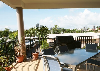 Stylish Apartment on City's edge Picture