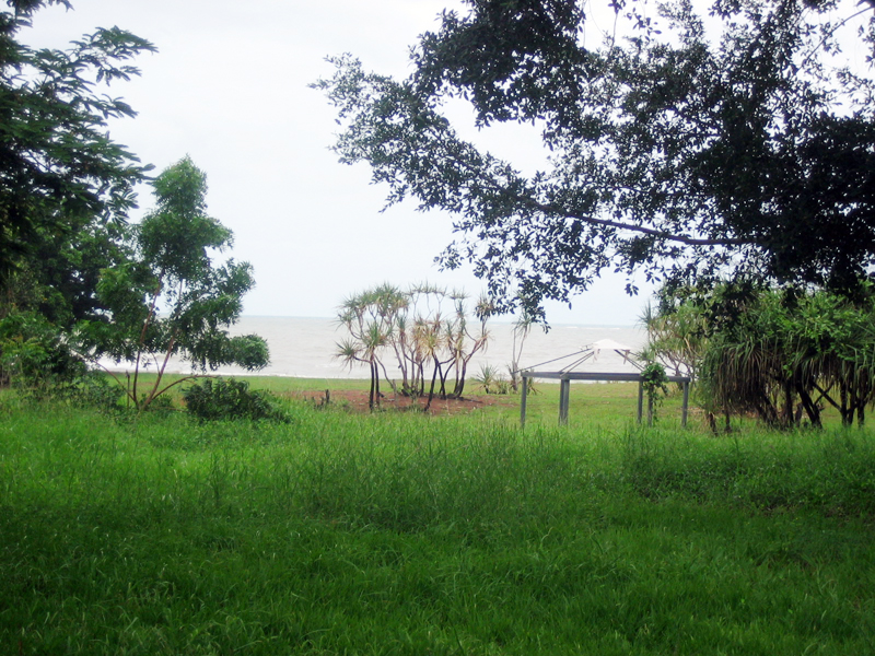 Absolute Beach Frontage! Picture 2