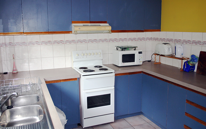 Close to Schools & Shops Picture 1