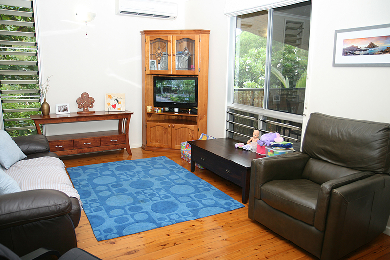 Big Elevated Home - Great for Family Lifestyle Picture 2