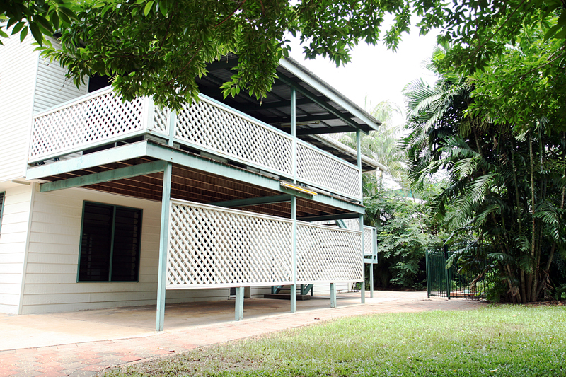 Spacious two storey home in excellent location. Picture 1