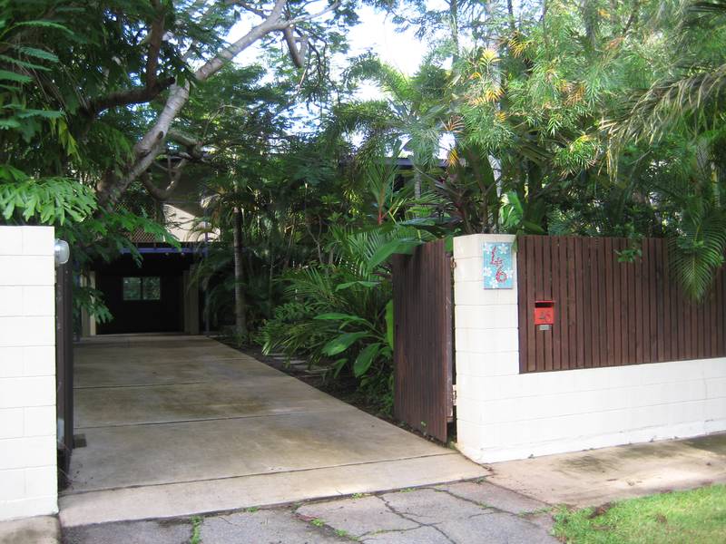 "Elevated home close to schools & shops" Picture 2