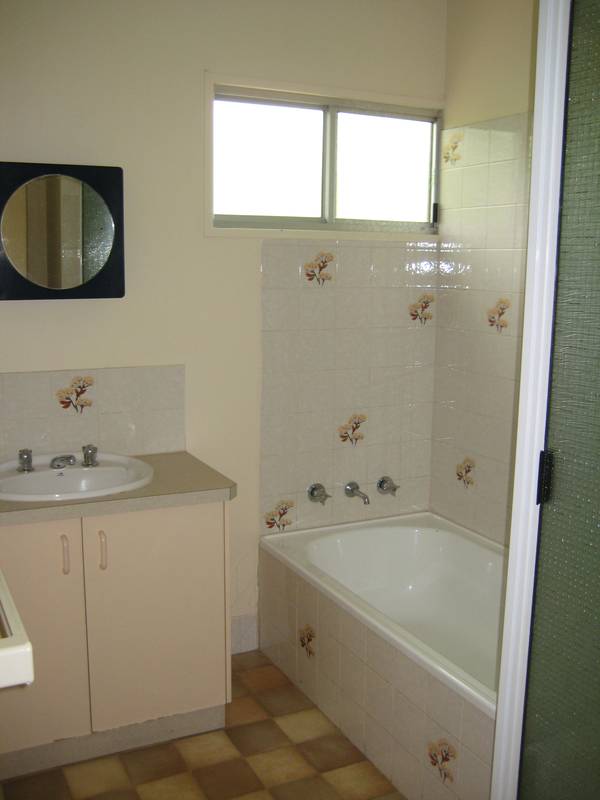 APPLICATION PENDING- ON HOLD Spacious 3 Bedroom Home in lovely area Picture 3