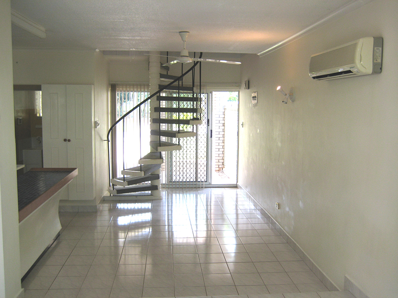 Townhouse in Excellent Location Picture 2