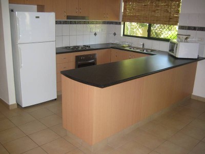 Modern 2 bedroom partly furnished unit with private courtyard Picture