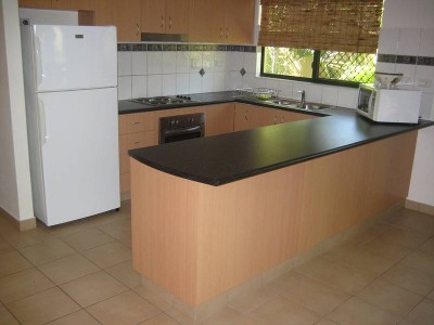 Modern 2 bedroom partly furnished unit with private courtyard Picture