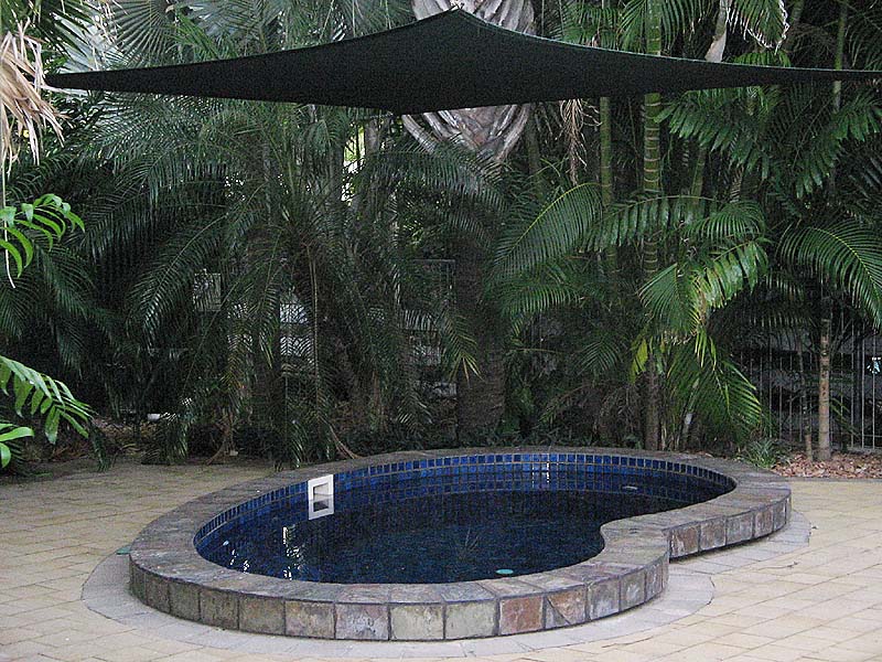 APPLICATION PENDING - ON HOLD Beautiful ground level home close to schools & shops Picture 3