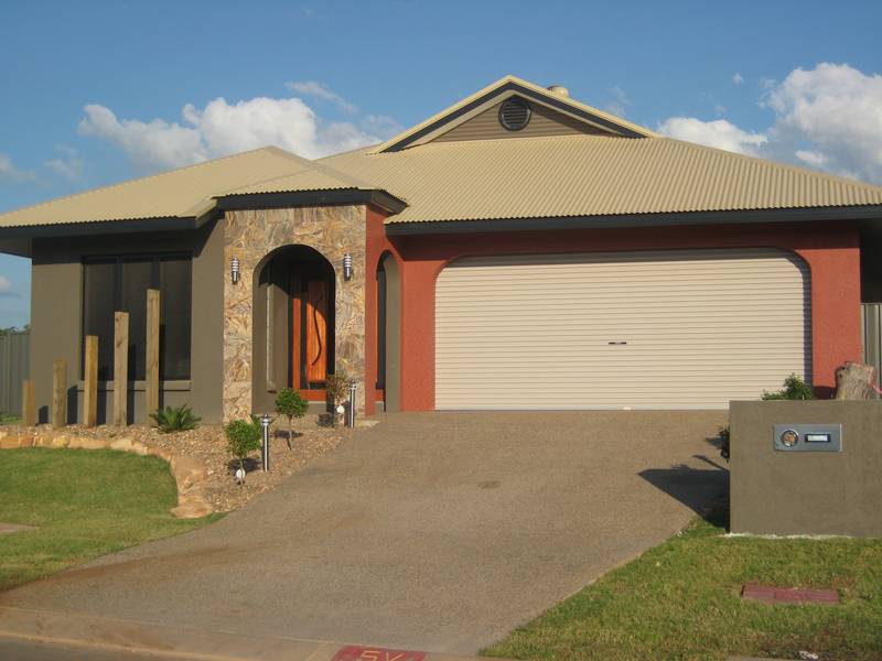 Stylish New Home in Lyons Estate Picture 1
