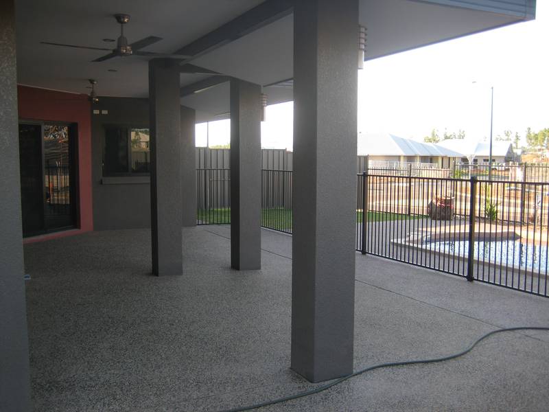 Stylish New Home in Lyons Estate Picture 2