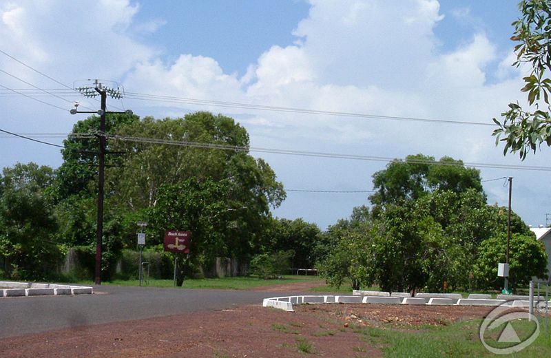 Weekender Within Metres Of The Beach! Picture 3