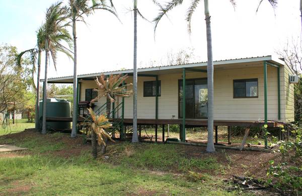 Beachfront House Picture 1