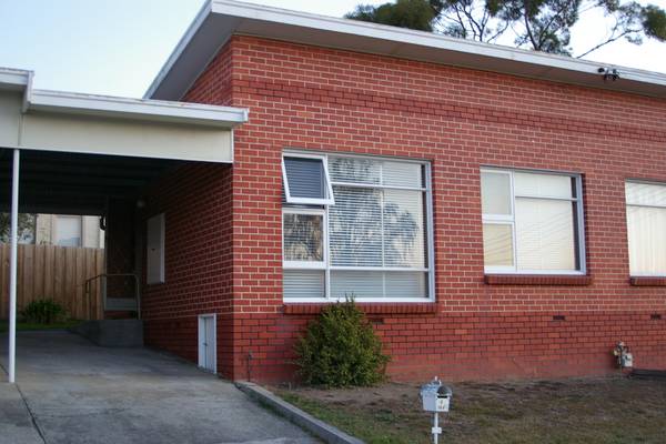 1 BEDROOM UNIT WITH BRAND NEW CARPET & PAINT Picture 3