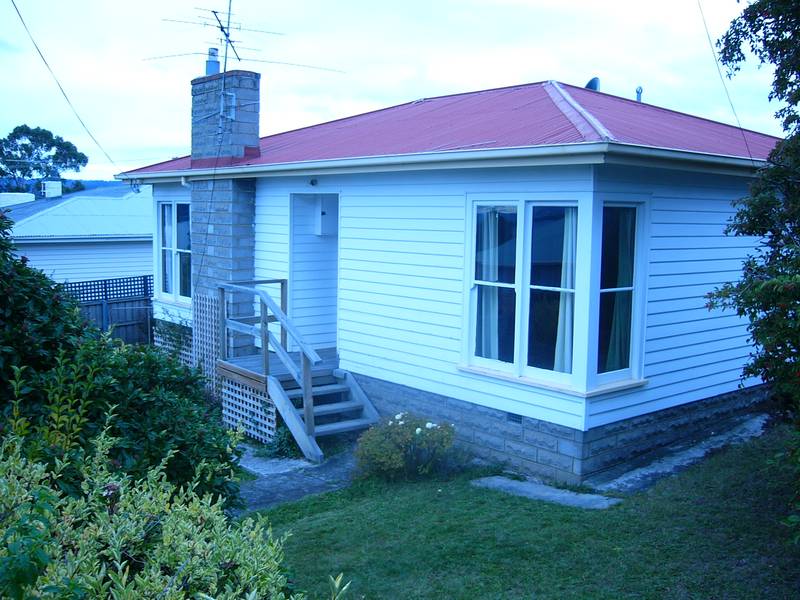 Neat family home Picture 1