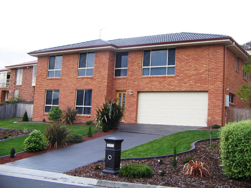 FOUR BEDROOMS, RUMPUS AND DOUBLE GARAGE Picture 1