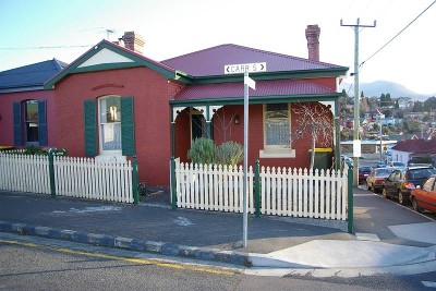 3-4 BEDROOM COTTAGE IN EXCELLENT LOCATION Picture