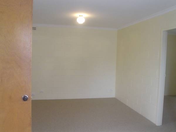 RENOVATED 2 BEDROOM FLAT Picture 3