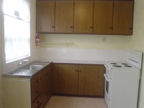 RENOVATED 2 BEDROOM FLAT Picture 2