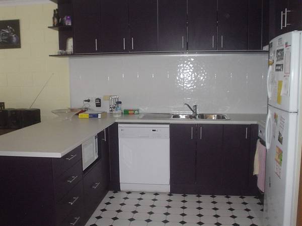 IMMACULATE ONE BEDROOM UNIT Picture