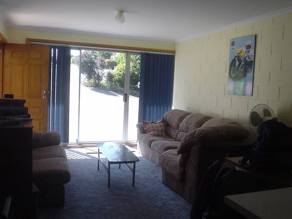 IMMACULATE ONE BEDROOM UNIT Picture