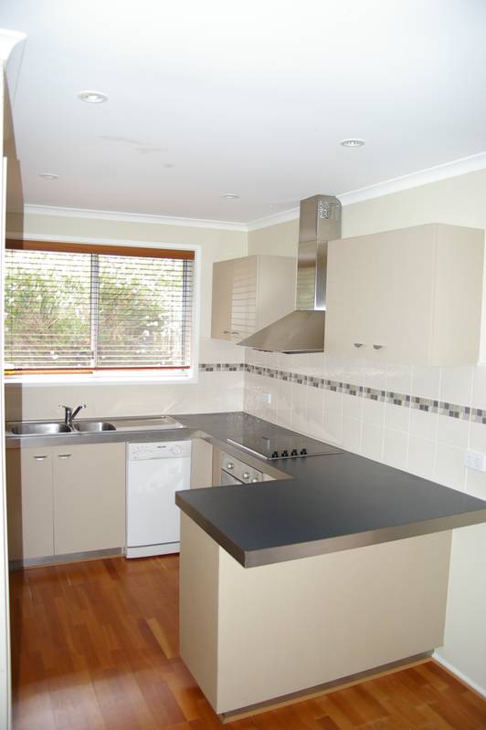 WONDERFULLY RENOVATED TOWNHOUSE - PRICE REVISED!! Picture 2