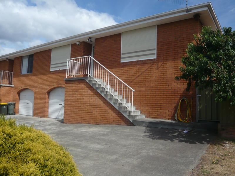 CONJOINED UNIT Picture 1