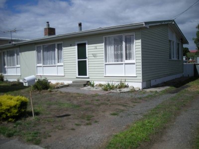 3 BEDROOM CONJOINED HOME CLOSE TO ALL SERVICES Picture 3 BEDROOM CONJOINED HOME CLOSE TO ALL SERVICES Picture