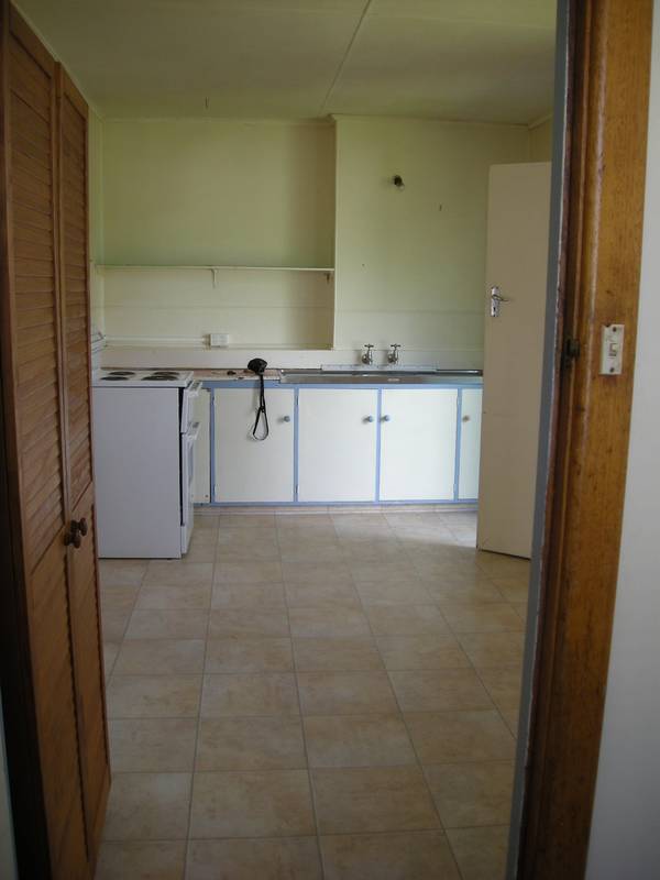 3 BEDROOM CONJOINED HOME CLOSE TO ALL SERVICES Picture 2