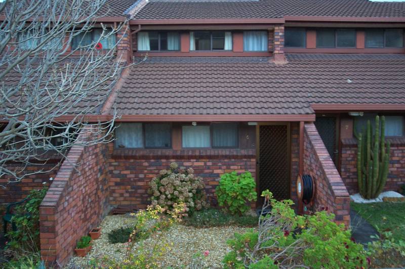 2 Story Townhouse Picture 1