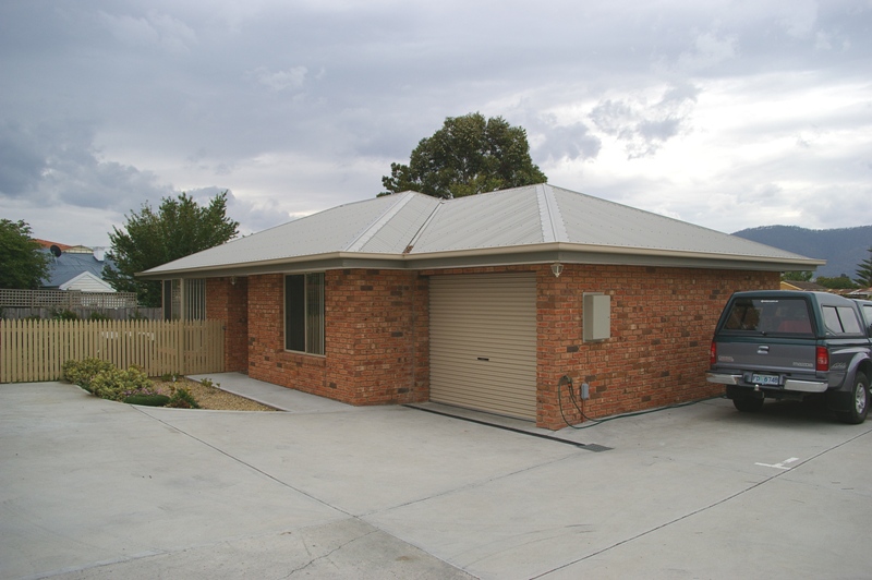 CENTRAL YET PRIVATE Picture 1