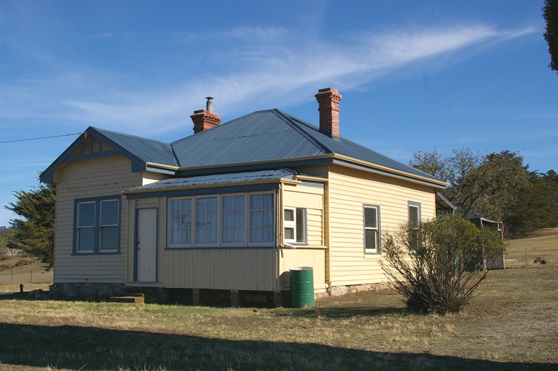 HOBBY FARM - SUITABLE FOR HORSES Picture 1