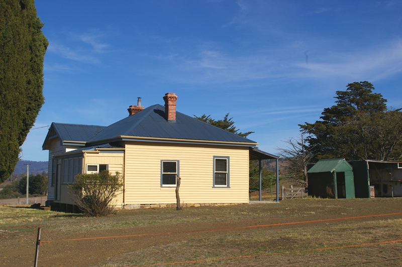 HOBBY FARM - SUITABLE FOR HORSES Picture 2