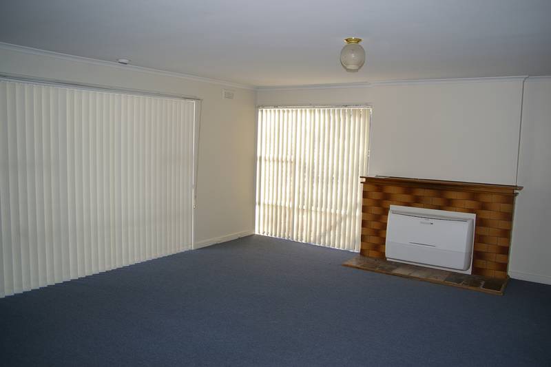 4 BEDROOM HOME WITH BREATHTAKING VIEWS Picture 2