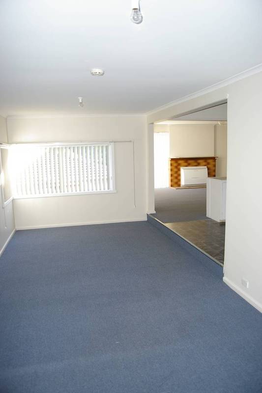 4 BEDROOM HOME WITH BREATHTAKING VIEWS Picture 3