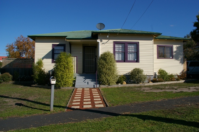 CENTRAL, SPACIOUS AND FABULOUS! Picture 1