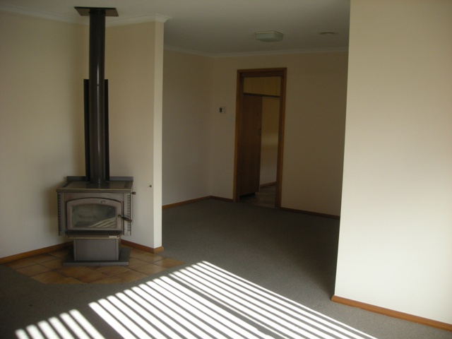 3 BEDROOM FAMILY HOME 2 MINUTES TO GLENORCHY Picture 3 BEDROOM FAMILY HOME 2 MINUTES TO GLENORCHY Picture