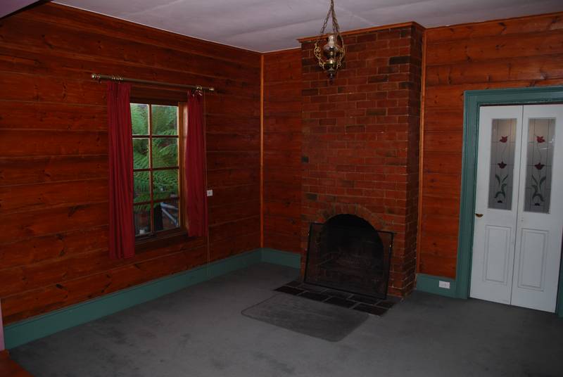 CHARMING 2 BEDROOM COTTAGE IN CENTRAL LOCATION Picture 2