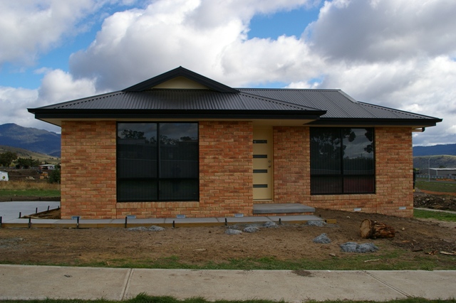 PERFECT FOR THE FIRST HOME BUYER Picture 1