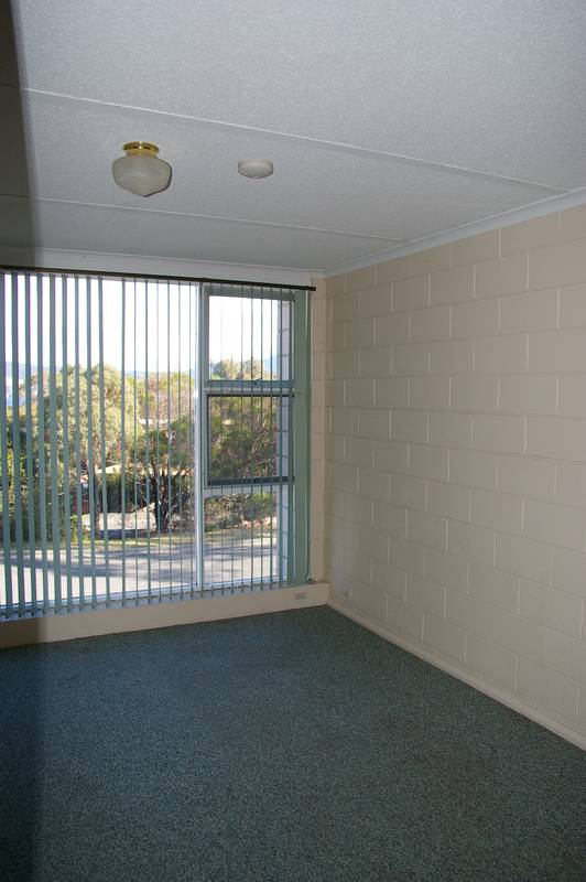 1 BEDROOM TOWNHOUSE Picture 3