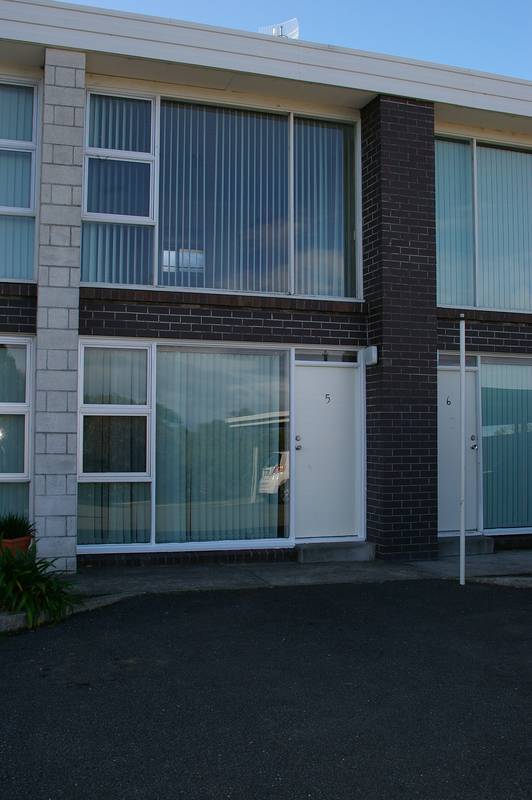 1 BEDROOM TOWNHOUSE Picture 1