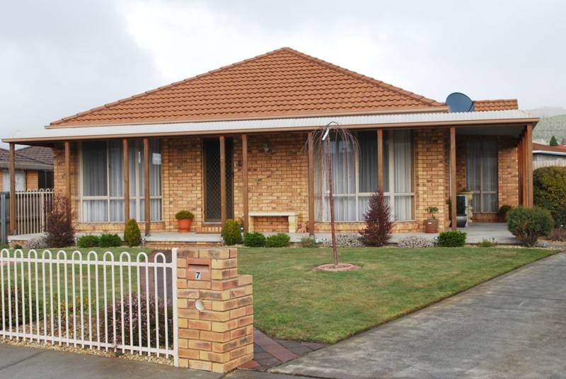 LOCATION, LOCATION Picture 1