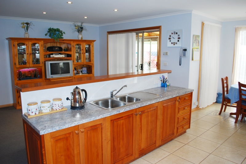 LOCATION, LOCATION Picture 3