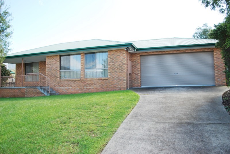 IDEAL FAMILY HOME Picture 1