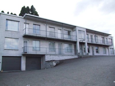 CENTRAL APARTMENT WITH GARAGE AND STORAGE! Picture