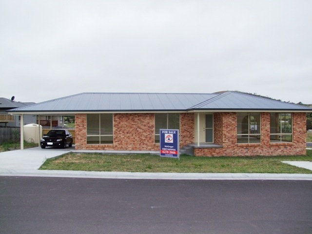 BRAND NEW FAMILY HOME Picture 1